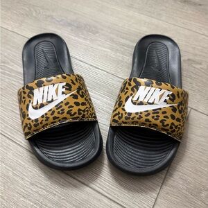 Nike Black and Brown Leopard Slides Women’s Sz 6